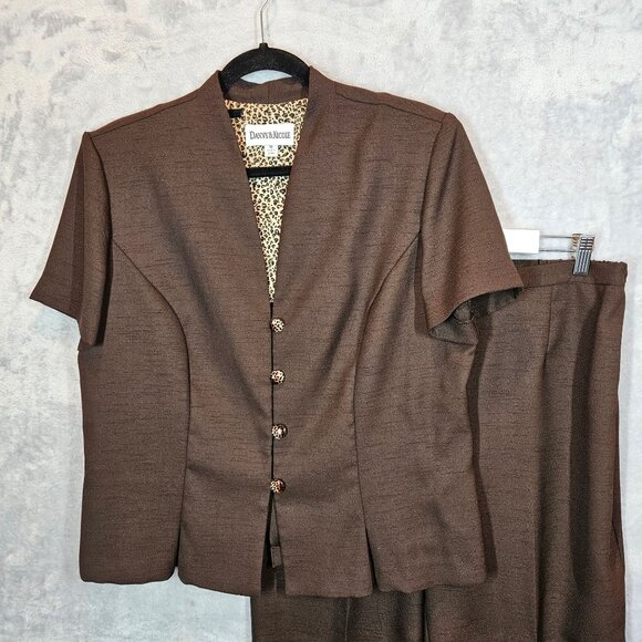 Danny& Nicole Brown Pant Suit Womens 16 Short Sleeve Peplum Top pull on Pants - Picture 2 of 14